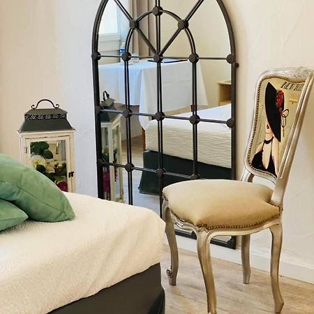 Hotel Restaurant La Plage ポール・サン・ルイ・デュ・ローヌ エクステリア 写真