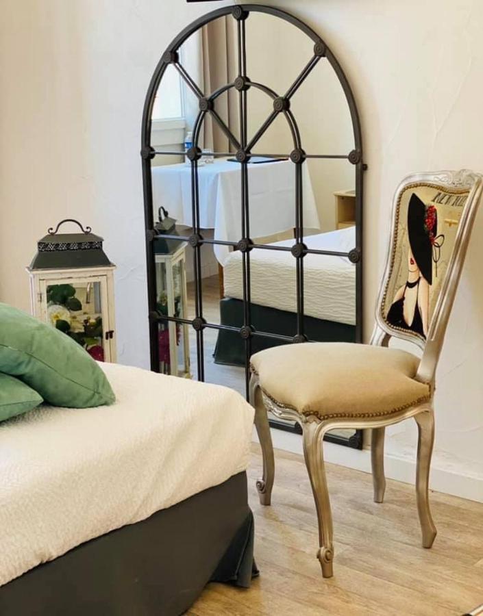 Hotel Restaurant La Plage ポール・サン・ルイ・デュ・ローヌ エクステリア 写真