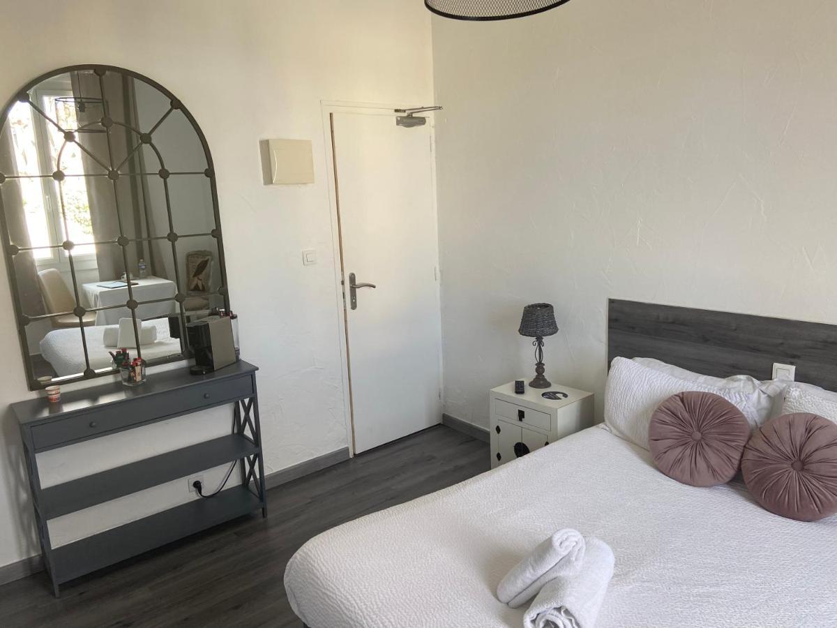 Hotel Restaurant La Plage ポール・サン・ルイ・デュ・ローヌ エクステリア 写真